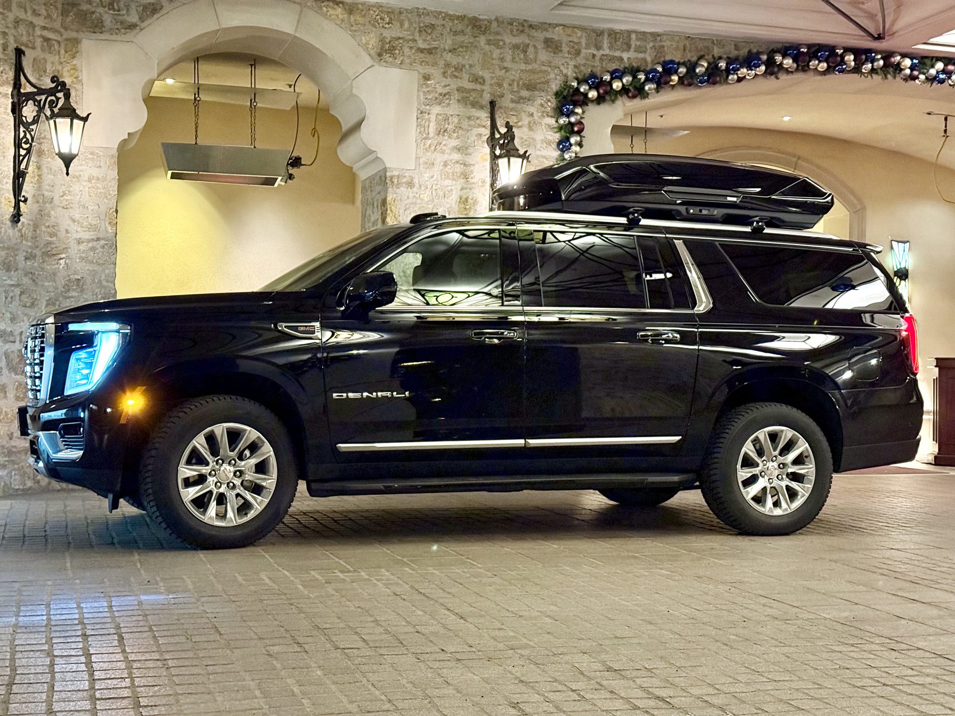 Blue Sky Limo | Vail Airport Shuttle 5 exterior Blue Sky Limo GMC Yukon private car service