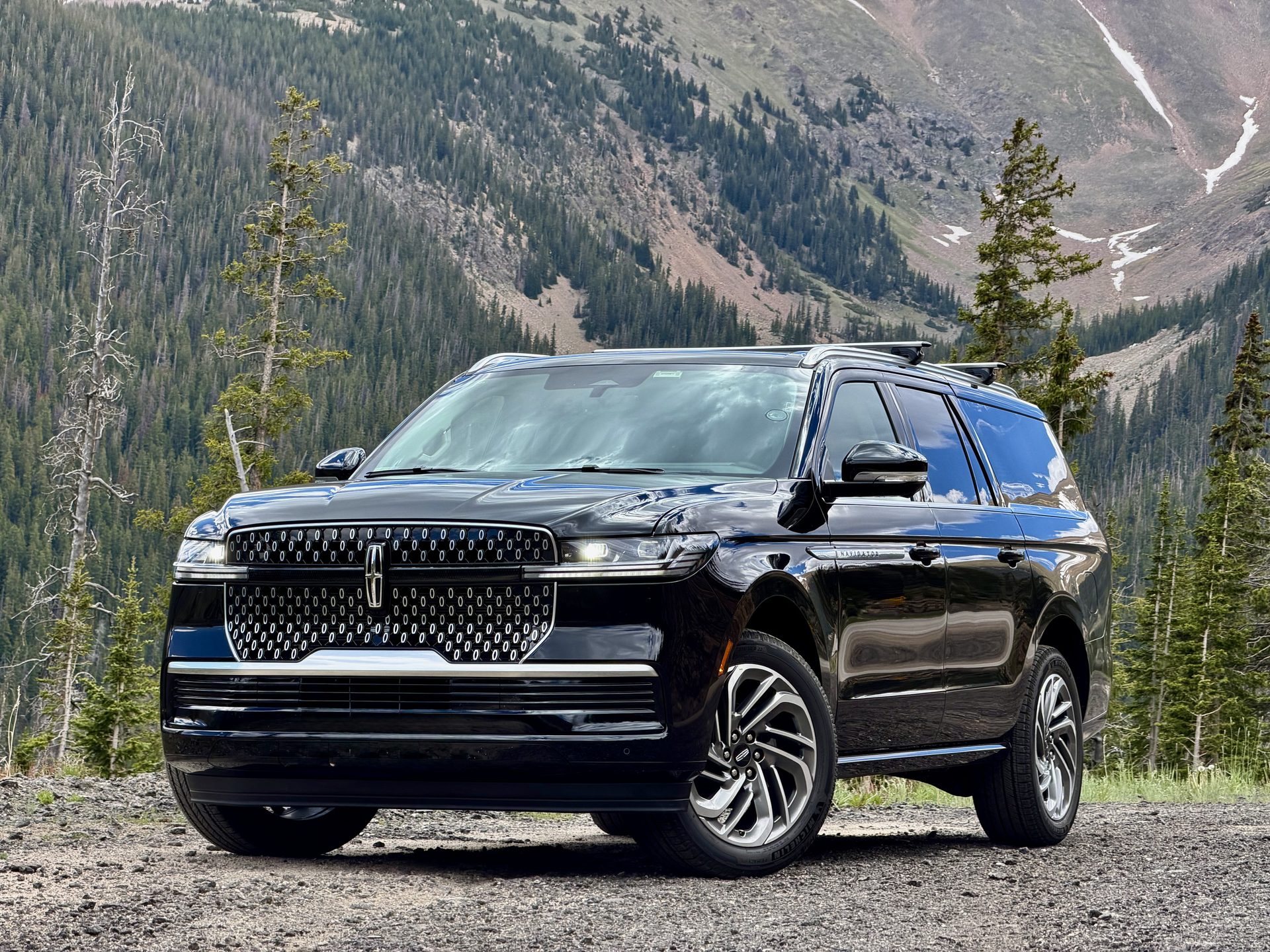 Black Lincoln Navigator L against a Colorado mountain-pass backdrop for private Denver-to-Keystone service.